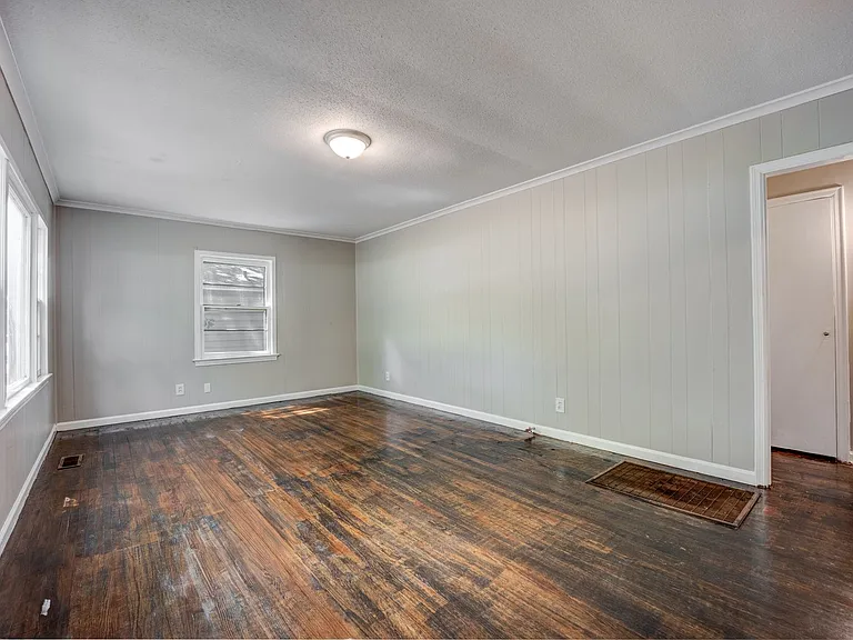 2823 Independence St — Photo 8