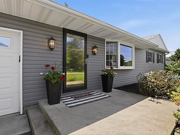 3rd image of 111 Park Dr