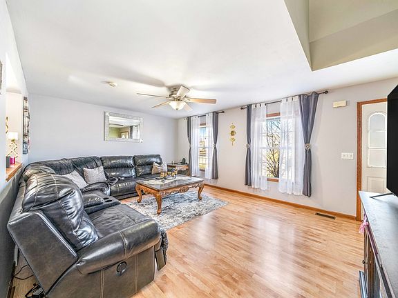 3rd image of 1526 Moluf St