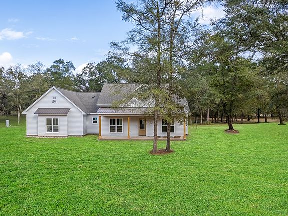 5th image of 218 NE Oakwood Way