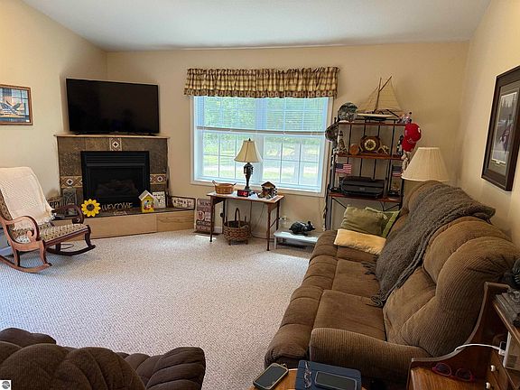 2nd image of 85 Busch Ln
