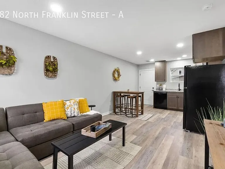 382 N Franklin St #A — Photo 4