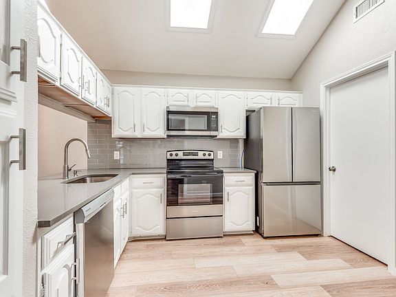 5th image of 3715 Clover Hill Ln