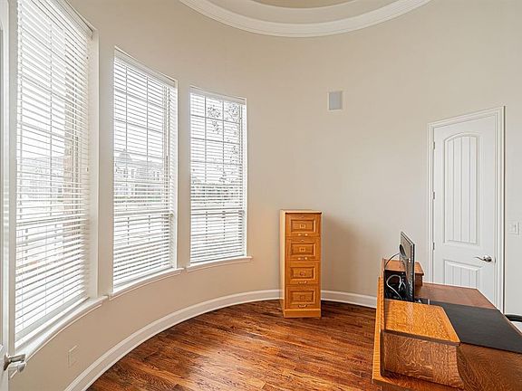 5th image of 1309 Windhaven Dr