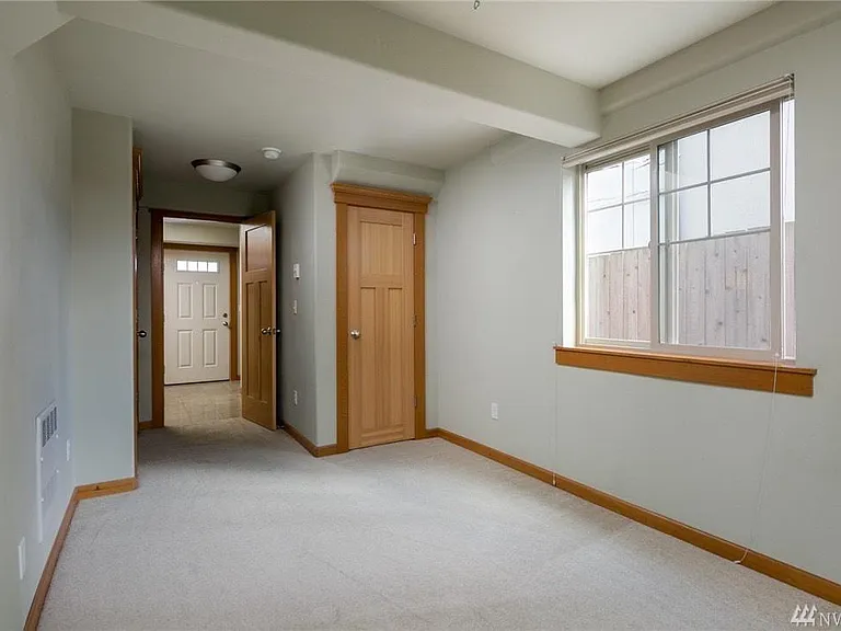 4319 Evanston Ave N — Photo 12