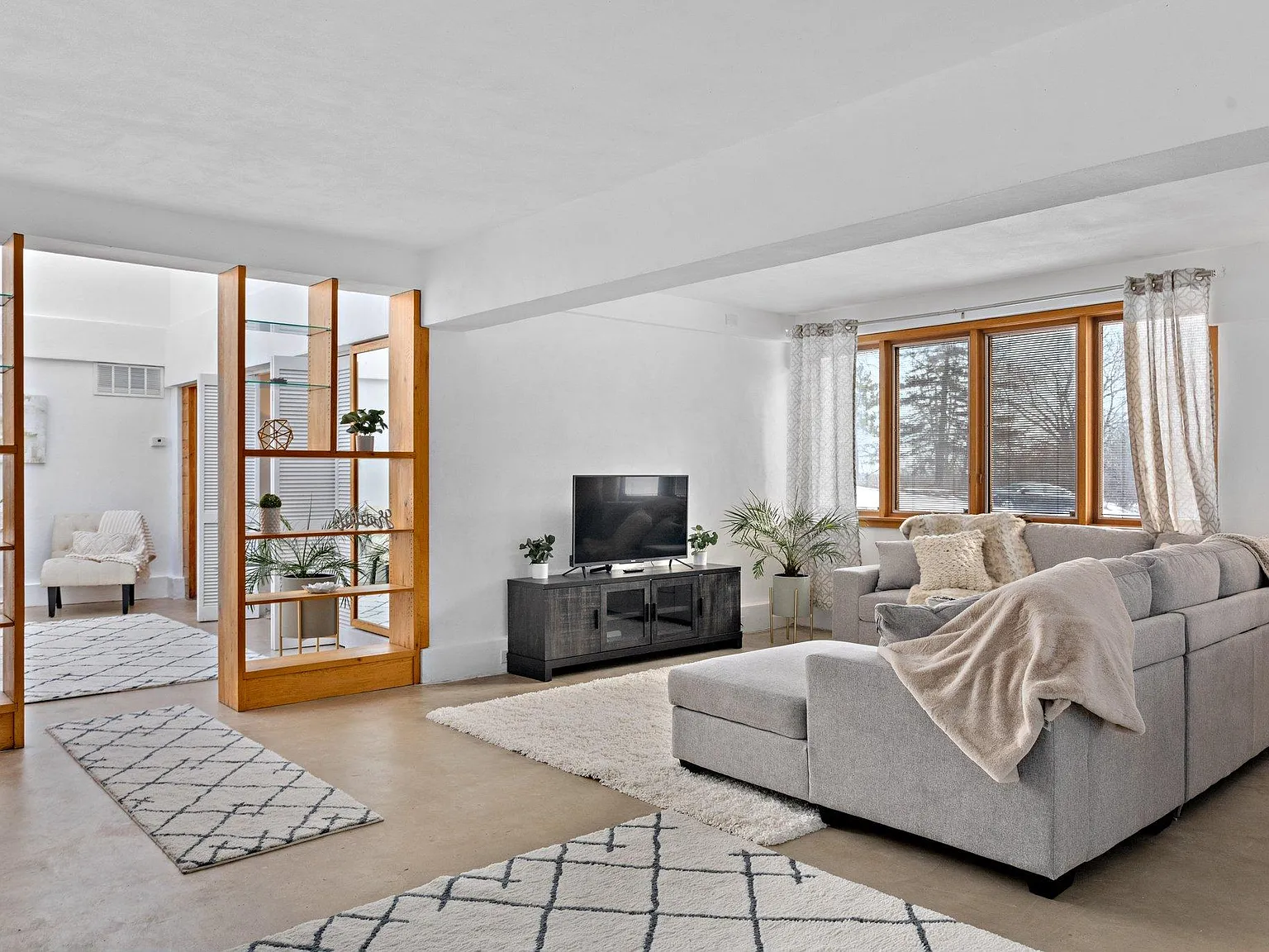 2 bed, 1200 sqft, $1,700 — Photo 2
