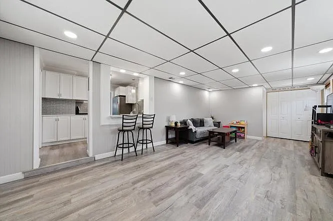 8411 S Knox Ave — Photo 16