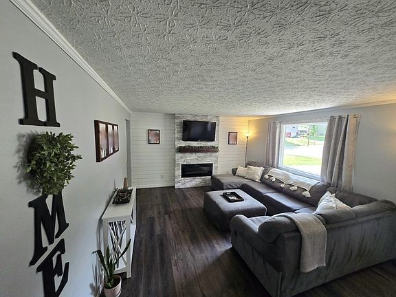 3rd image of 762 Winterberry Pl