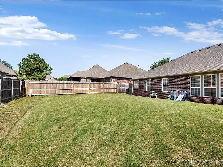 1801 E Montgomery St — Photo 25