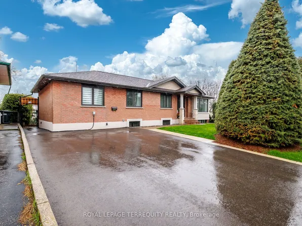 582 Hyacinthe Blvd, Mississauga, ON L5A 2C3