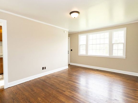 5th image of 224 Beech St