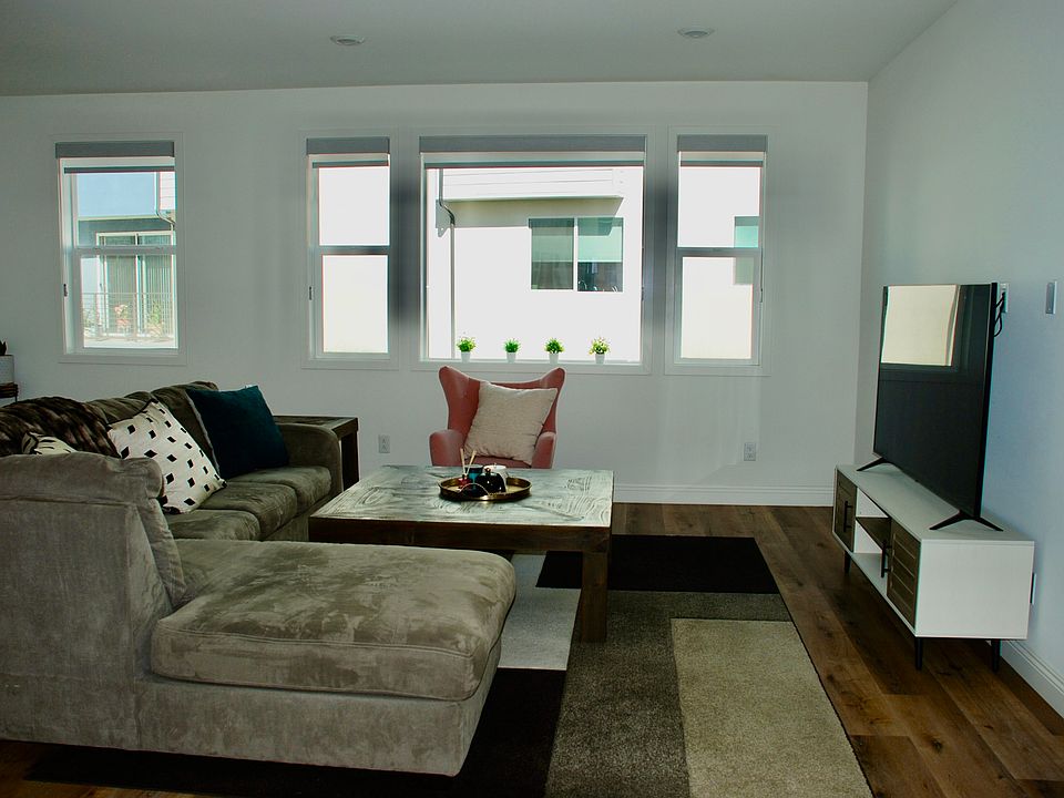Second floor
Family room