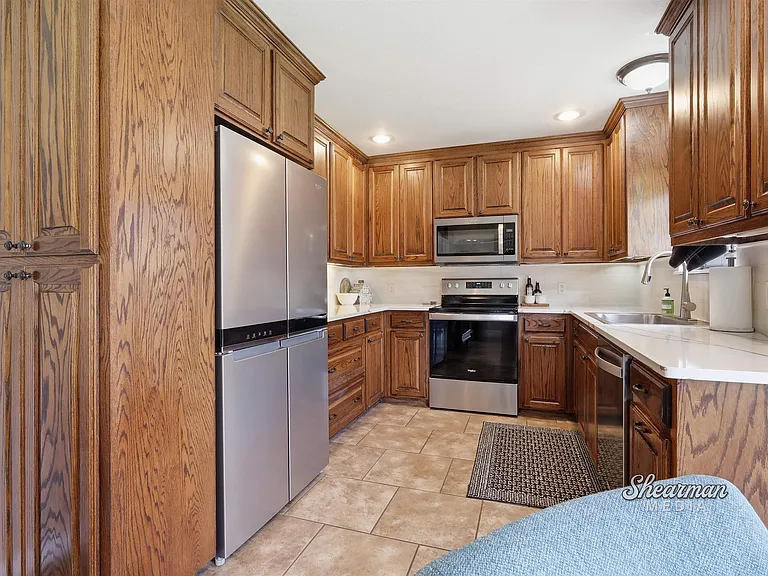 1215 Amherst St — Photo 9