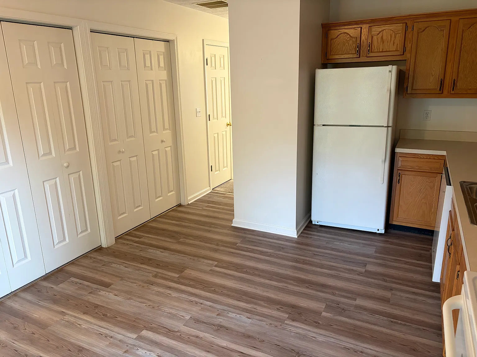 2 bed, 1.5 bath, $950 — Photo 4