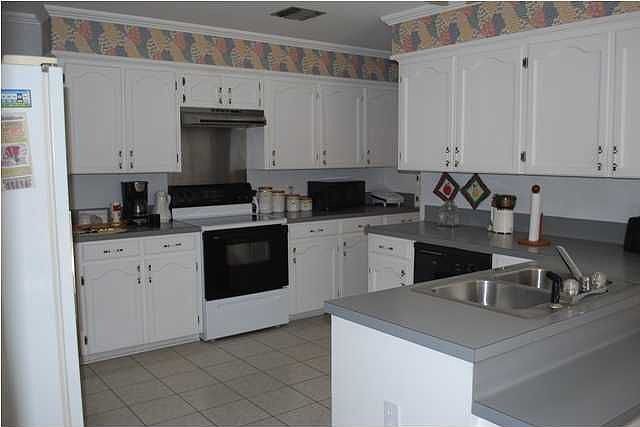 2nd image of 818 Rosedown Ln