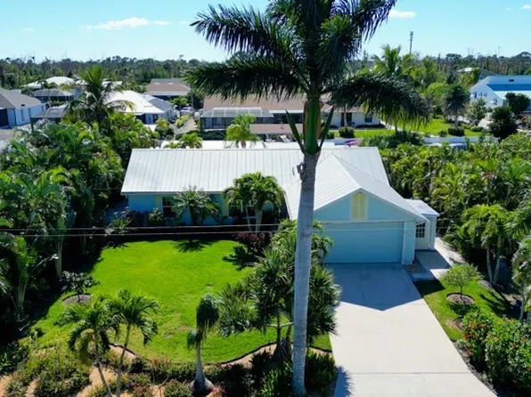3723 Manatee Dr, Saint James City, FL 33956