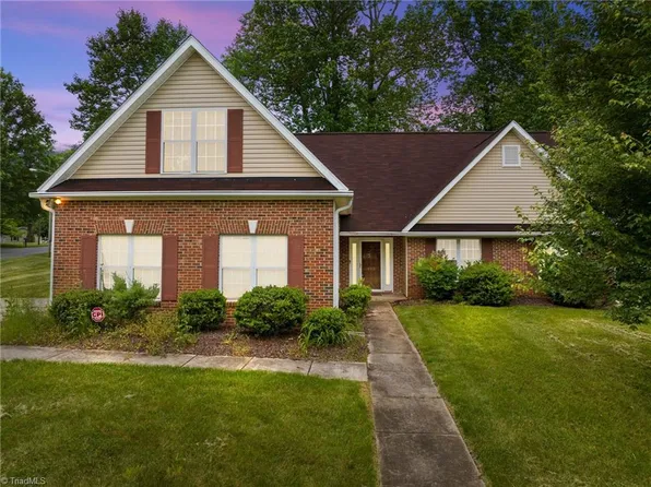 680 Pecan Ridge Cir, Kernersville, NC 27284