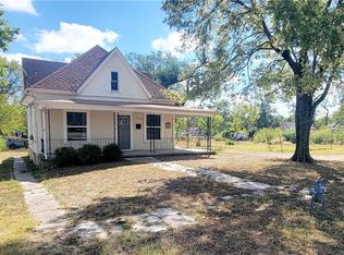 809 S 9th St, Humboldt, KS 66748