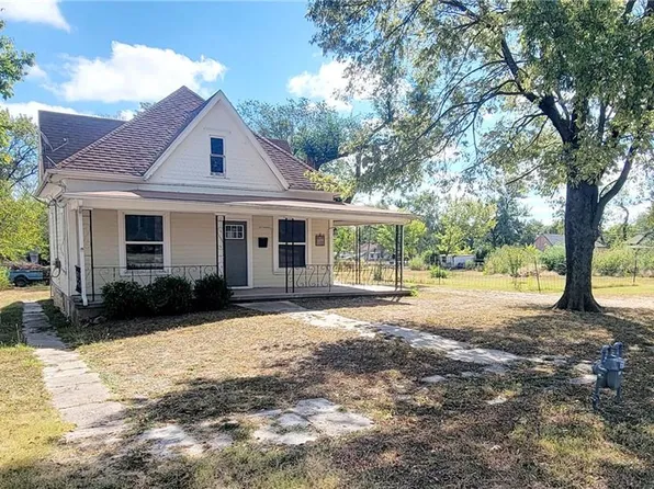809 S 9th St, Humboldt, KS 66748