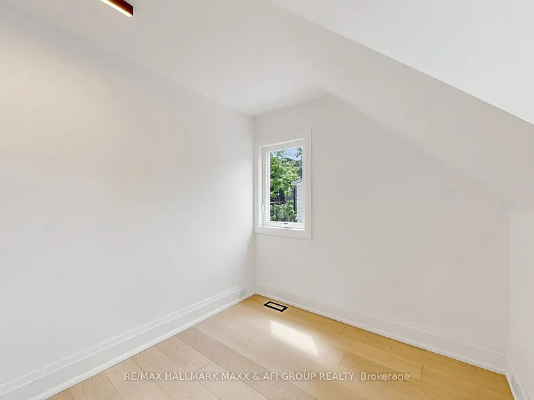 103 Ruggles Ave — Photo 24