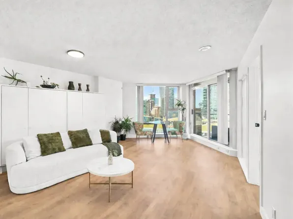 583 Beach Cres #1807, Vancouver, BC V6Z 3E6