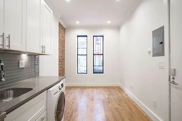 Rented by Nooklyn NYC LLC | media 9