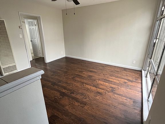 3rd image of 3802 W 27th St APT 201
