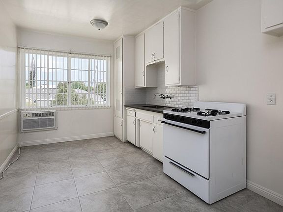 4th image of 5440 Willowcrest Ave #5