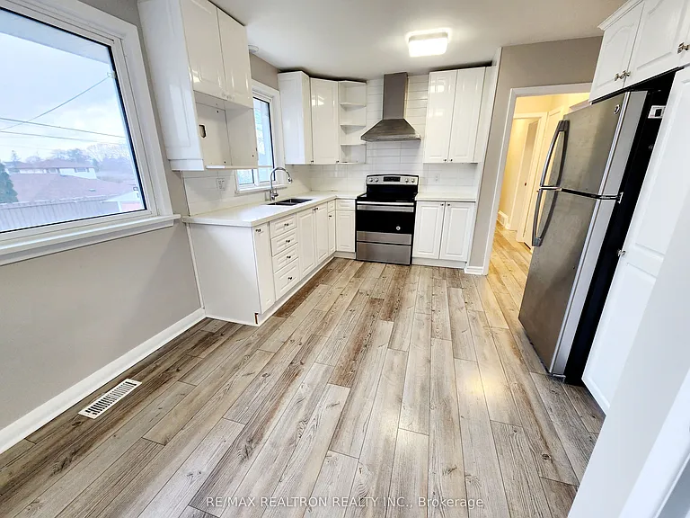 58 Athabasca St — Photo 6