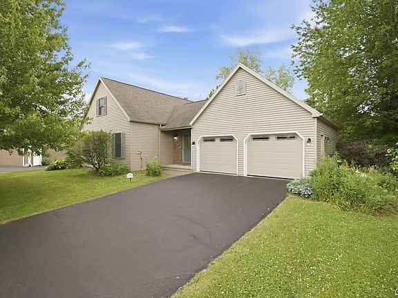 3rd image of 8413 Sugar Pine Cir