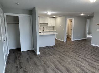 435 Sunderland Rd APT E, Worcester, MA 01604