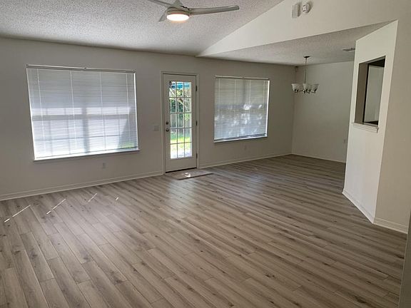 3rd image of 1332 Sterling Point Dr