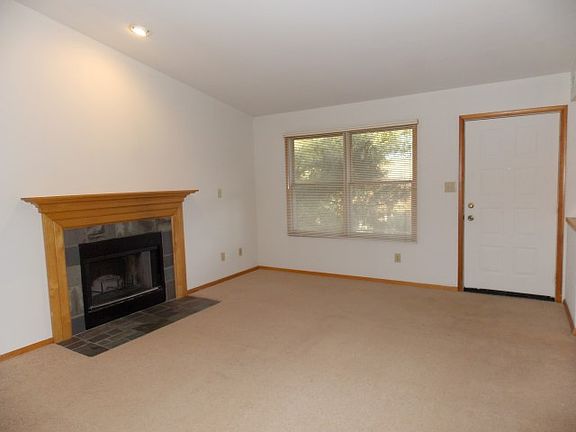 3rd image of 942 E Hillside Dr