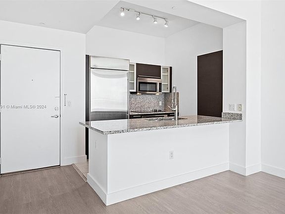 4th image of 950 Brickell Bay Dr APT 5303