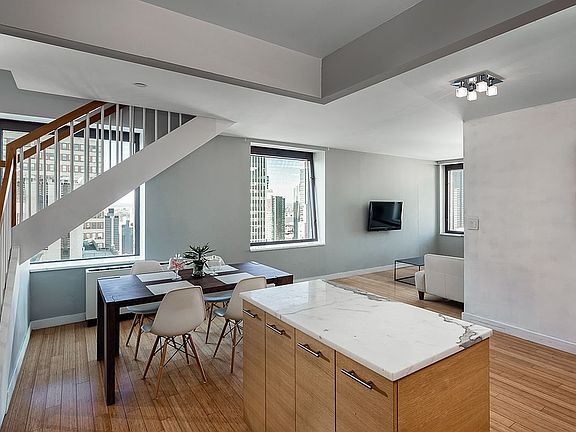3rd image of 100 W 39th St #Phf