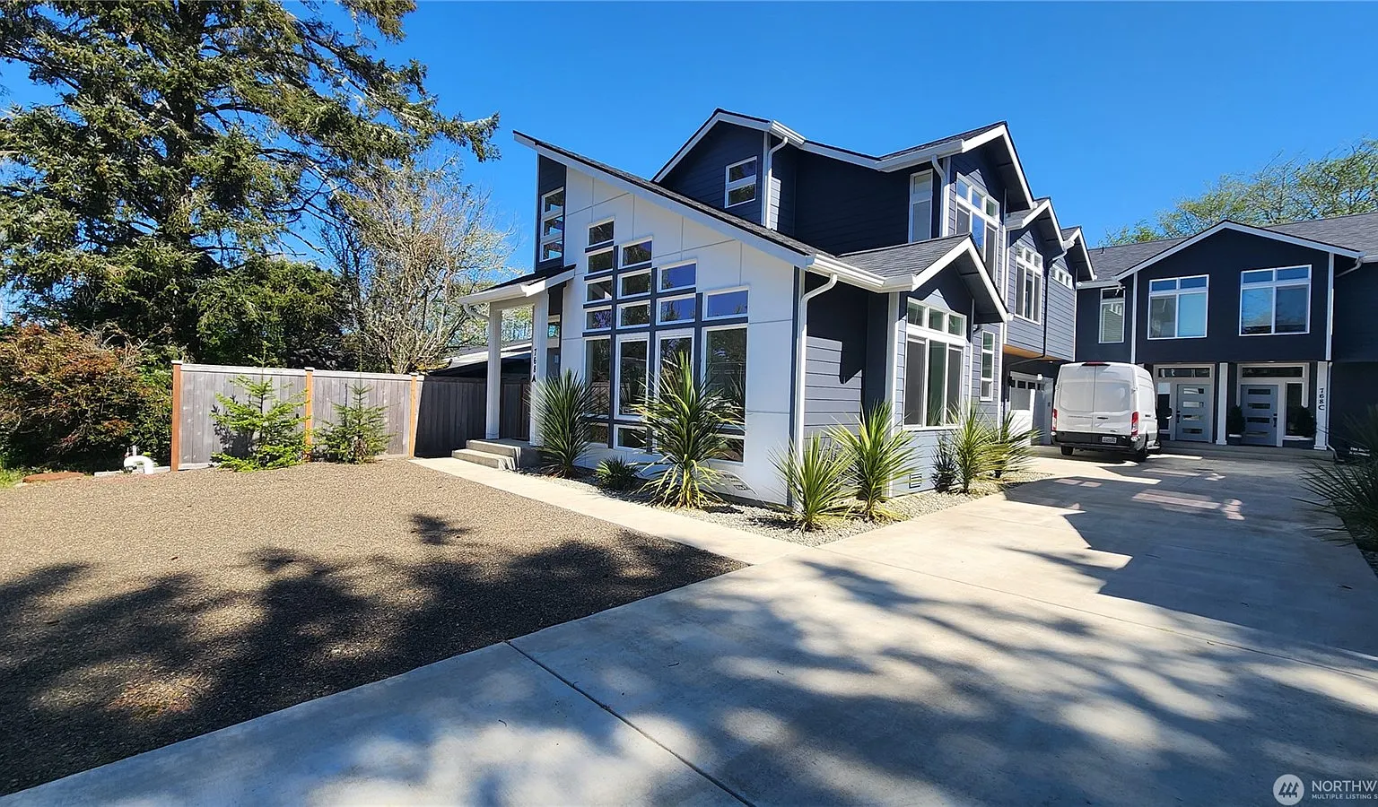 3 bed, 2.5 bath, 1337 sqft, $2,395 — Photo 3