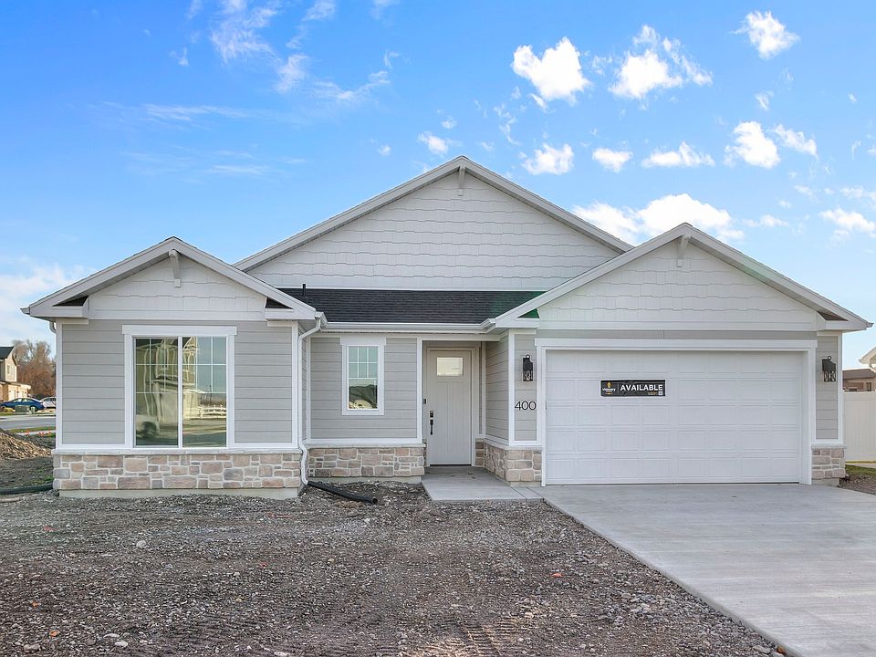 Move in ready! Come see this beautiful home today or contact an agent for more information!