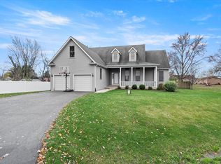 41W865 Silver Glen Rd, St Charles, IL 60175