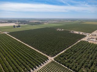 10454 E Clarkson Ave, Kingsburg, CA 93631