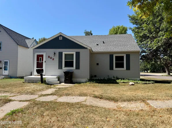 802 S 2nd St, Milbank, SD 57252