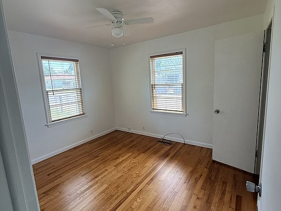 3rd image of 3029 Grand Ave