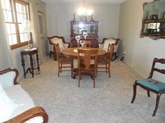 Room To Dine And To Relax