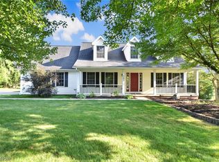 582 W Highland Rd, Sagamore Hills, OH 44067