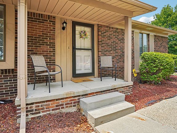 4th image of 2994 Roundtree Dr