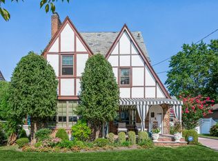 162 Brixton Rd S, Garden City, NY 11530