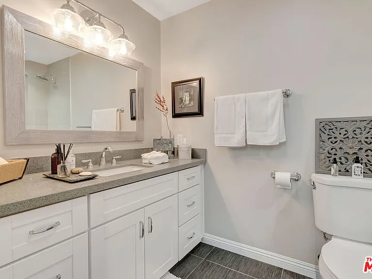 4952 Placidia Ave — Photo 17