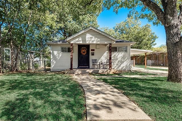 1st image of 214 Pecan St