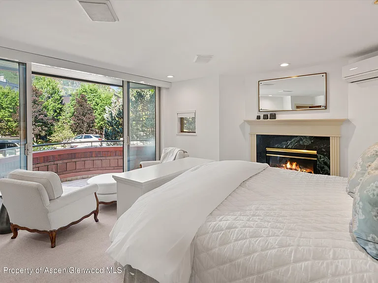 208 S Spring St #1 — Photo 14