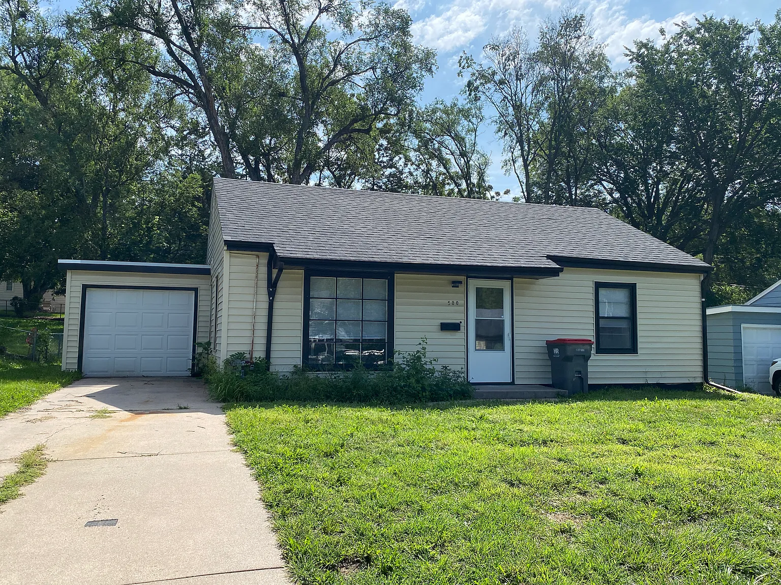 2 bed, 850 sqft, $1,599 — Photo 1