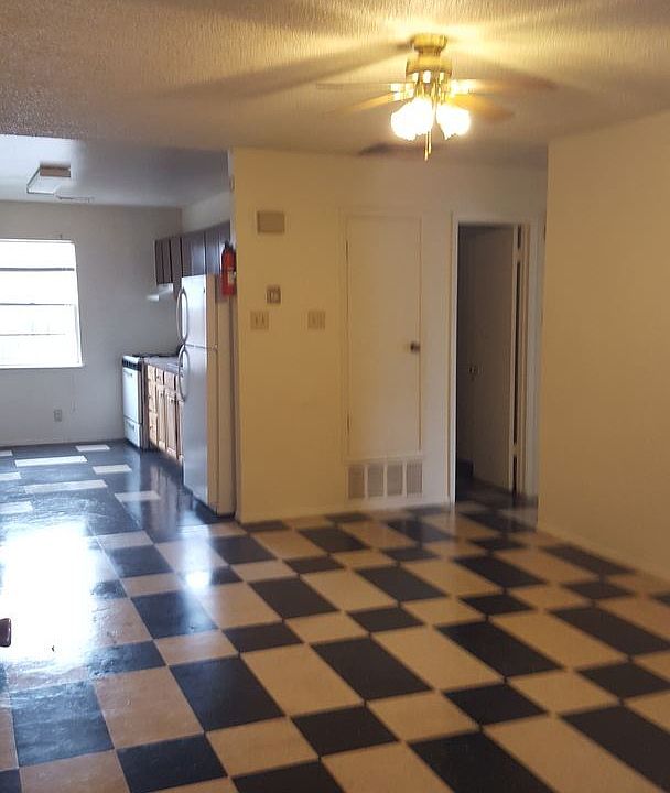 1st image of 419 Vassar Dr SE APT 04